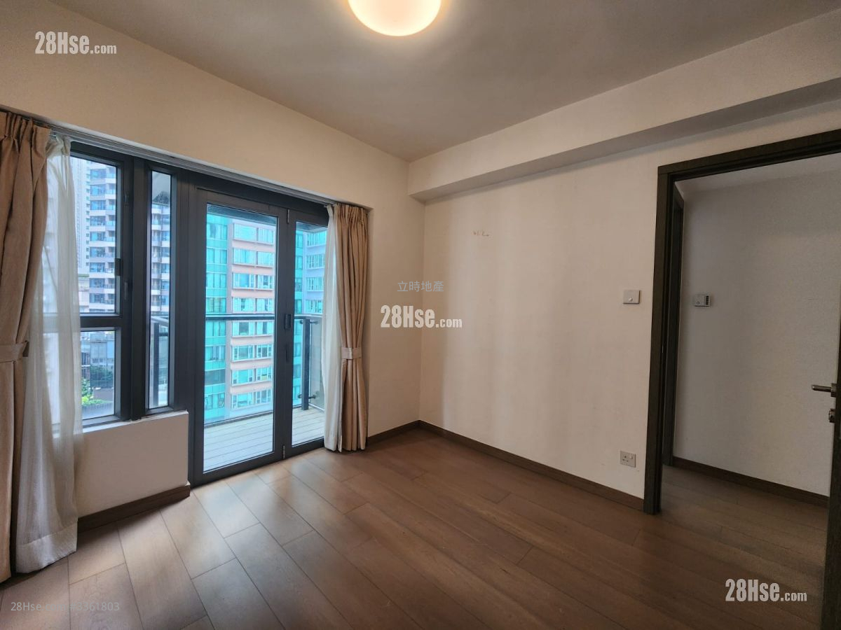 Centrepoint Rental 3 Bedrooms , 2 Bathrooms 673 ft² ( 62.5 m² )