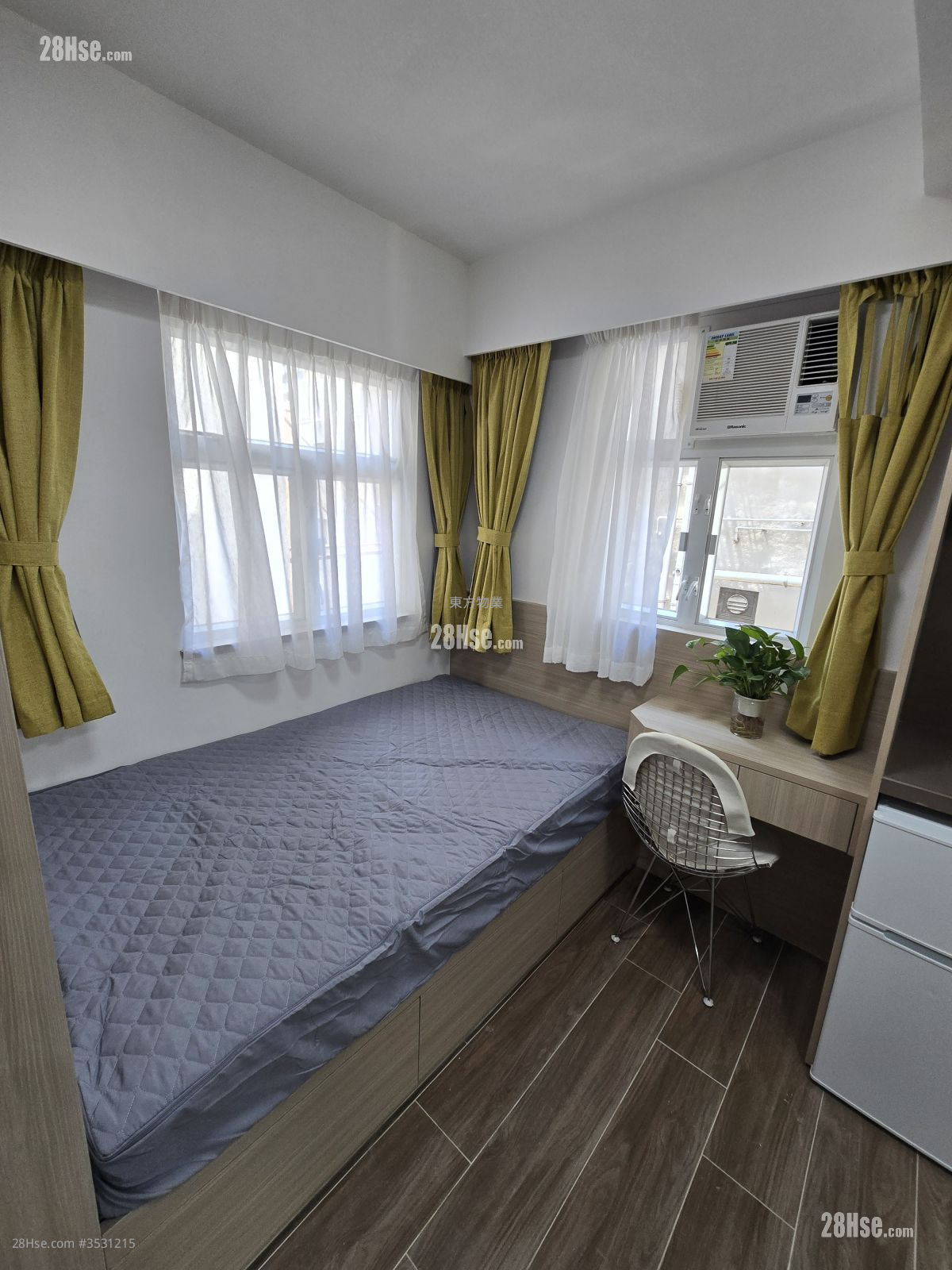 East South Building Rental Studio , 1 Bathroom 158 ft² ( 14.7 m² )