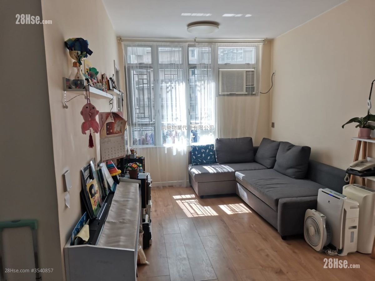 Hoi Lok Court Sell 2 Bedrooms , 1 Bathroom 477 ft² ( 44.3 m² )