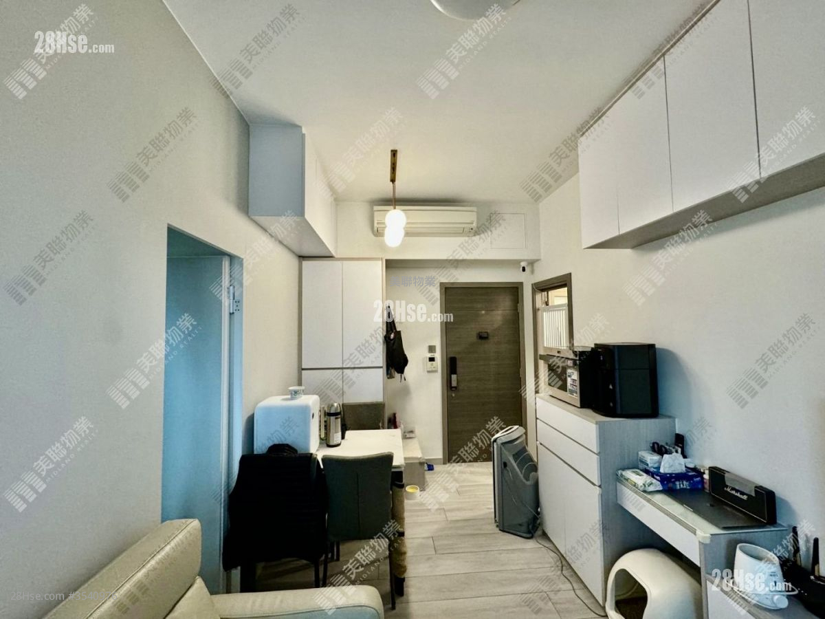 8 Royal Green Sell 2 Bedrooms 431 ft² ( 40.0 m² )