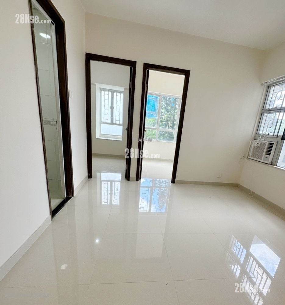 Fanling Centre Sell 2 Bedrooms , 1 Bathroom 366 ft² ( 34.0 m² )