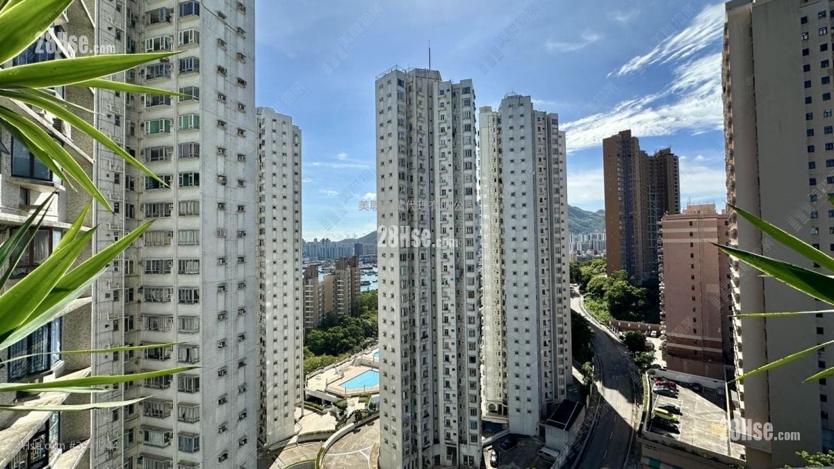Tuen Mun Court Sell 4 Bedrooms 1,245 ft² ( 115.7 m² )
