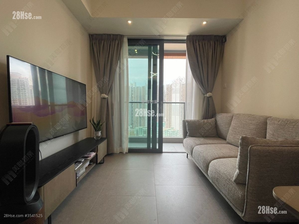 Yoho West Sell 3 Bedrooms , 2 Bathrooms 546 ft² ( 50.7 m² )