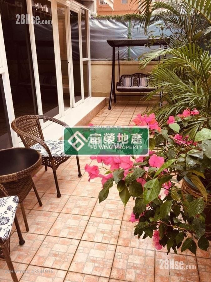 Hung Hay Building Sell 2 Bedrooms , 1 Bathroom 308 ft² ( 28.6 m² )