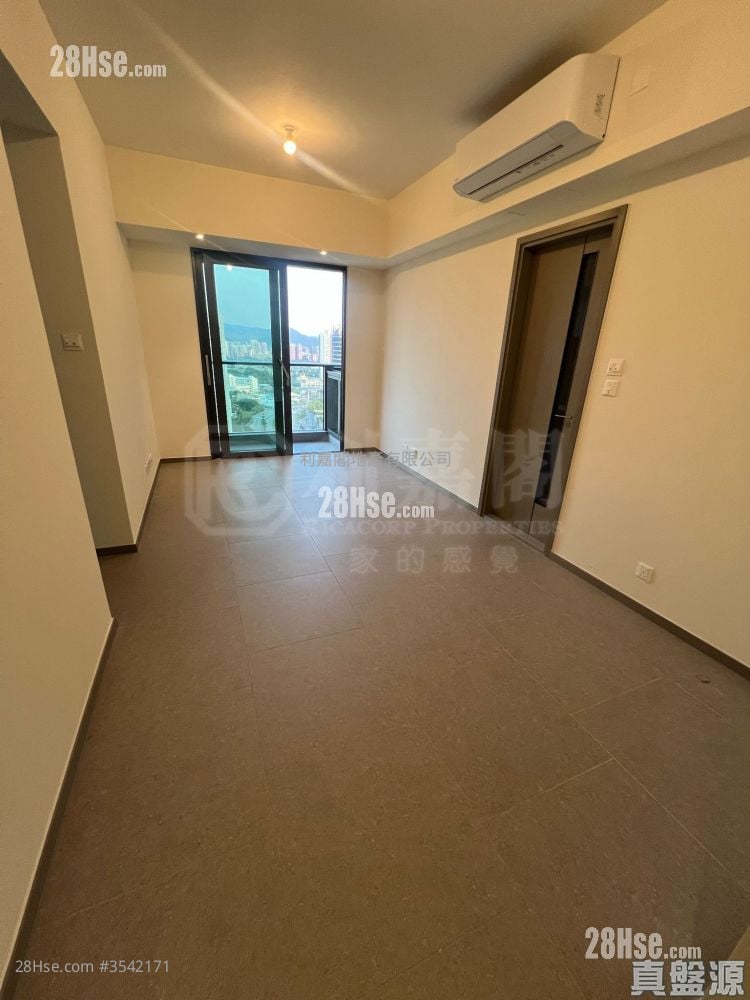 Yoho West Sell 3 Bedrooms 651 ft² ( 60.5 m² )