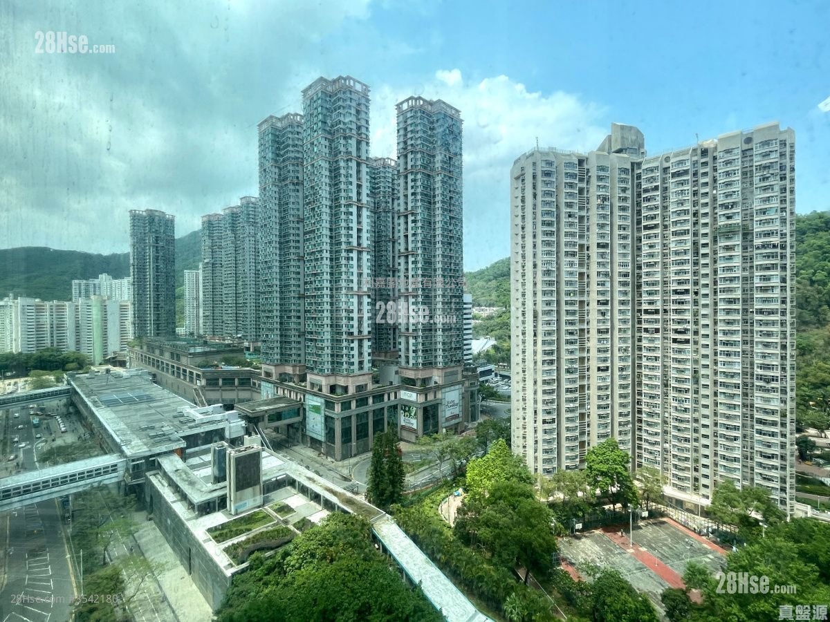 The Pinnacle Sell 3 Bedrooms , 2 Bathrooms 660 ft² ( 61.3 m² )