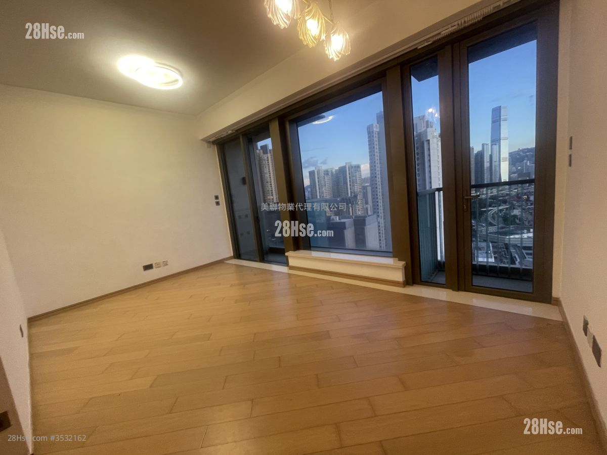 Upper West Rental 4 Bedrooms , 2 Bathrooms 716 ft² ( 66.5 m² )
