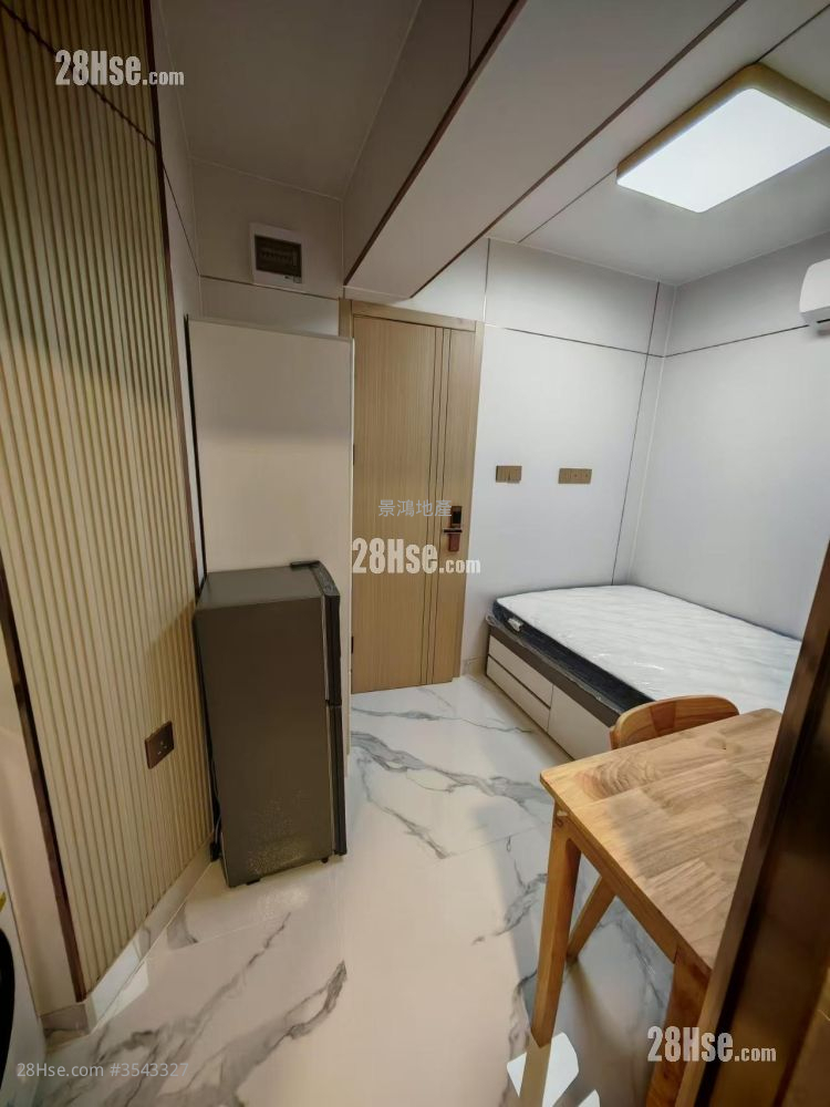 Golden Crown Court Rental Studio 150 ft² ( 13.9 m² )