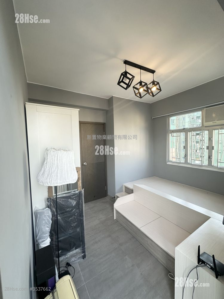 Sai Wan Building Sell 2 Bedrooms , 1 Bathroom 633 ft² ( 58.8 m² )