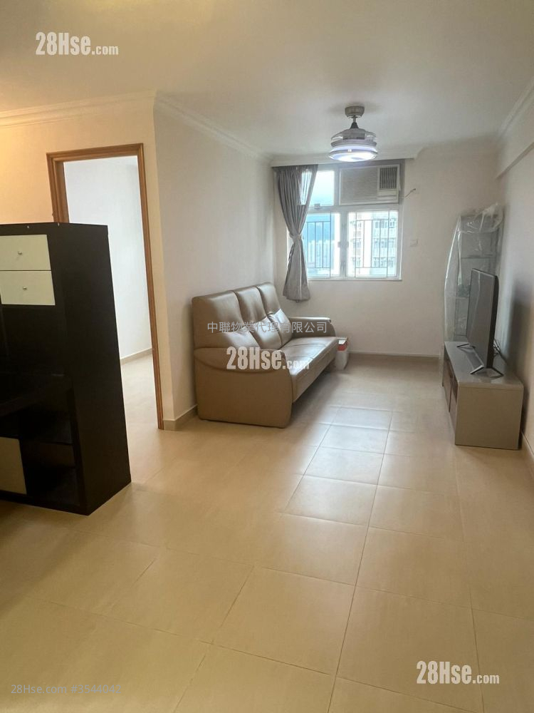 Fung Shing Court Sell 3 Bedrooms , 1 Bathroom 490 ft² ( 45.5 m² )