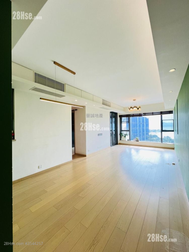The Bloomsway Rental 4 Bedrooms , 3 Bathrooms 976 ft² ( 90.7 m² )