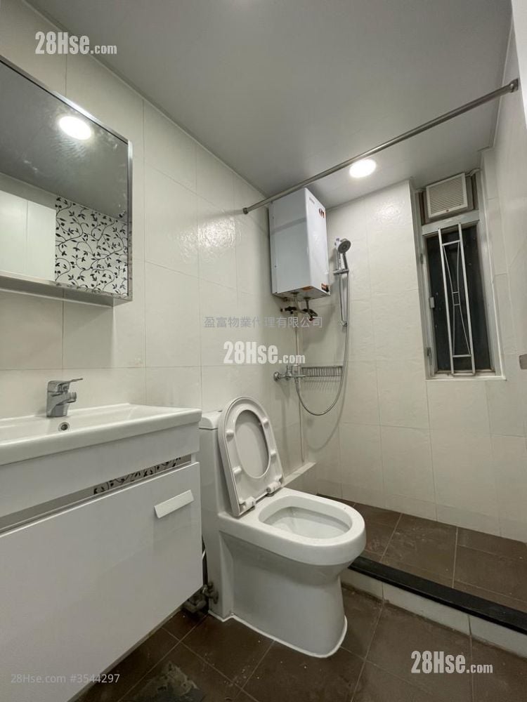 Lei Ha Court Sell 2 Bedrooms , 1 Bathroom 463 ft² ( 43.0 m² )