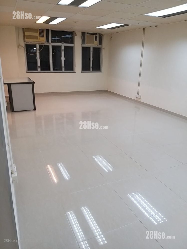 Grand Industrial Building Rental 350 ft² ( 32.5 m² )
