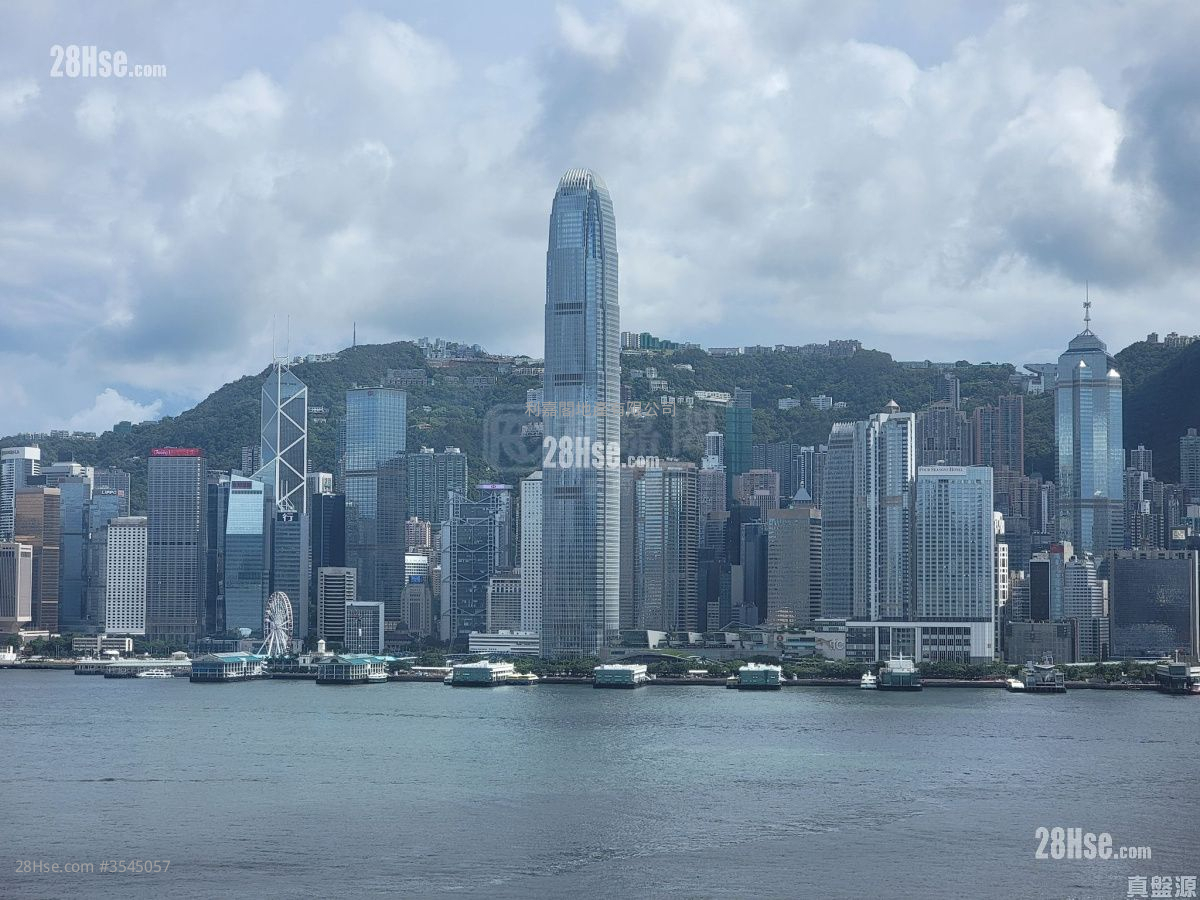 The Harbourside Sell 3 Bedrooms 1,049 ft² ( 97.5 m² )