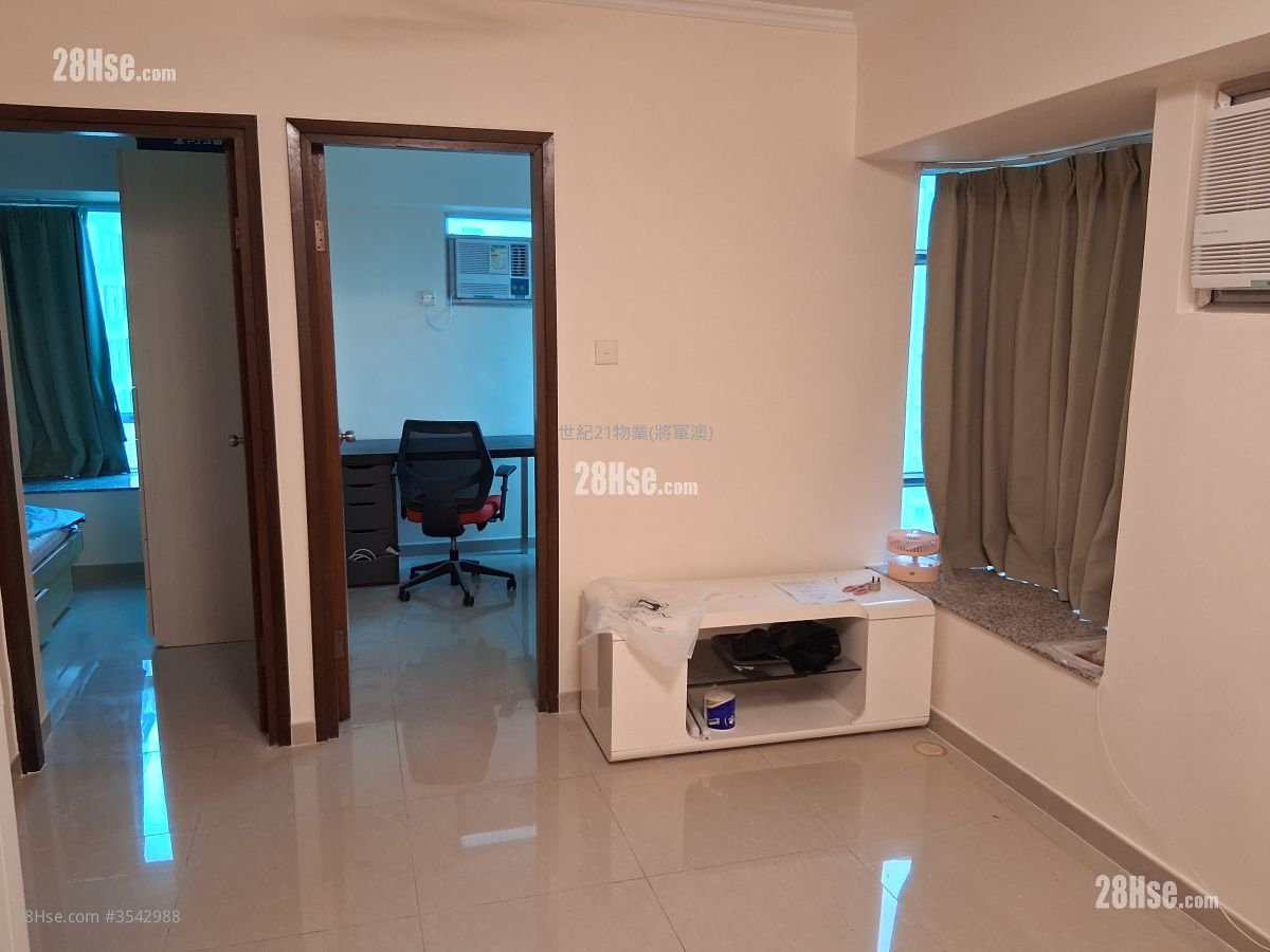 Well On Garden Rental 2 Bedrooms , 1 Bathroom 354 ft² ( 32.9 m² )