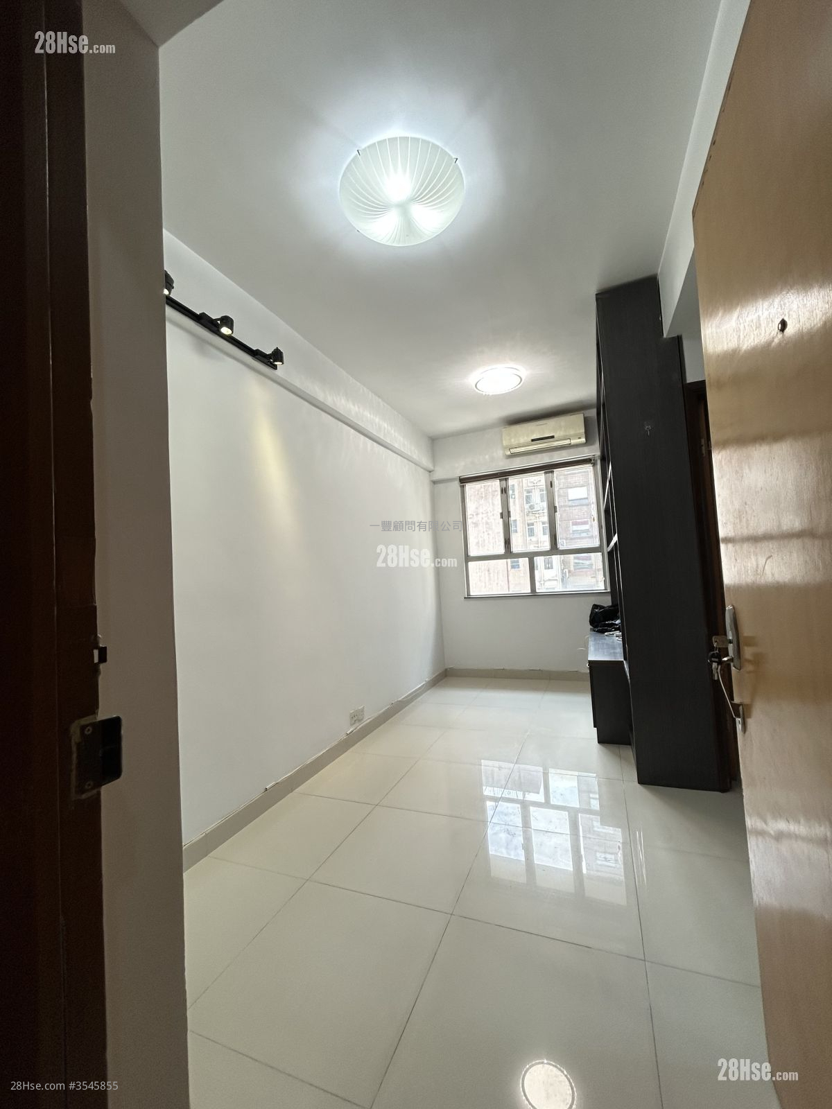 Luxury Court Rental 1 Bedroom , 1 Bathroom 278 ft² ( 25.8 m² )