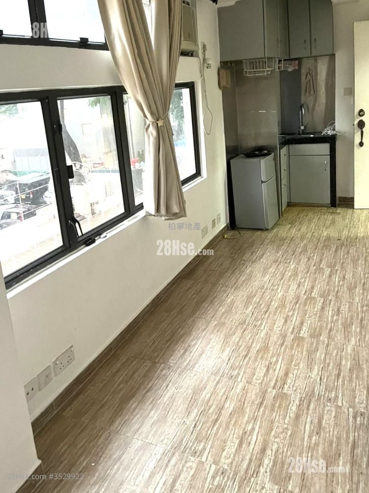 Sunrise Court Rental Studio , 1 Bathroom 181 ft² ( 16.8 m² )