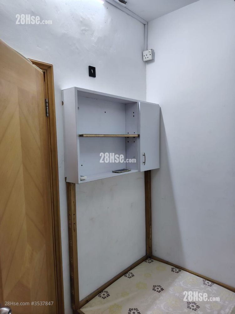 Luen Hop Building Rental Studio , 1 Bathroom 93 ft² ( 8.6 m² )