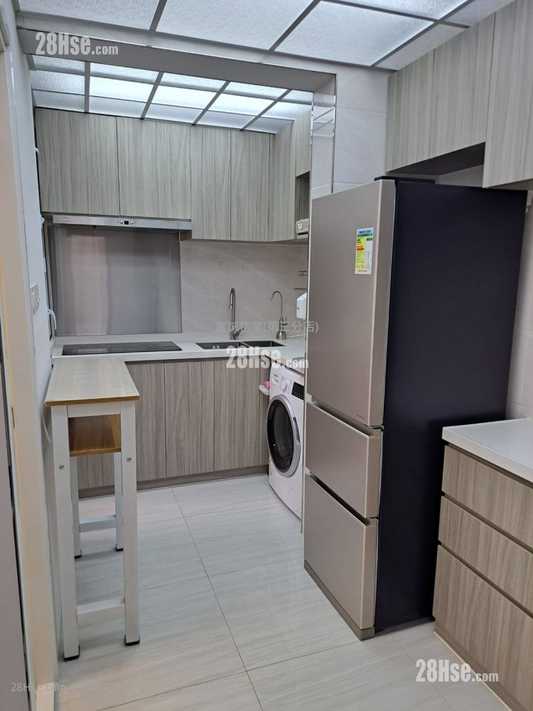 Hong Nga Court Sell 2 Bedrooms , 1 Bathroom 546 ft² ( 50.7 m² )