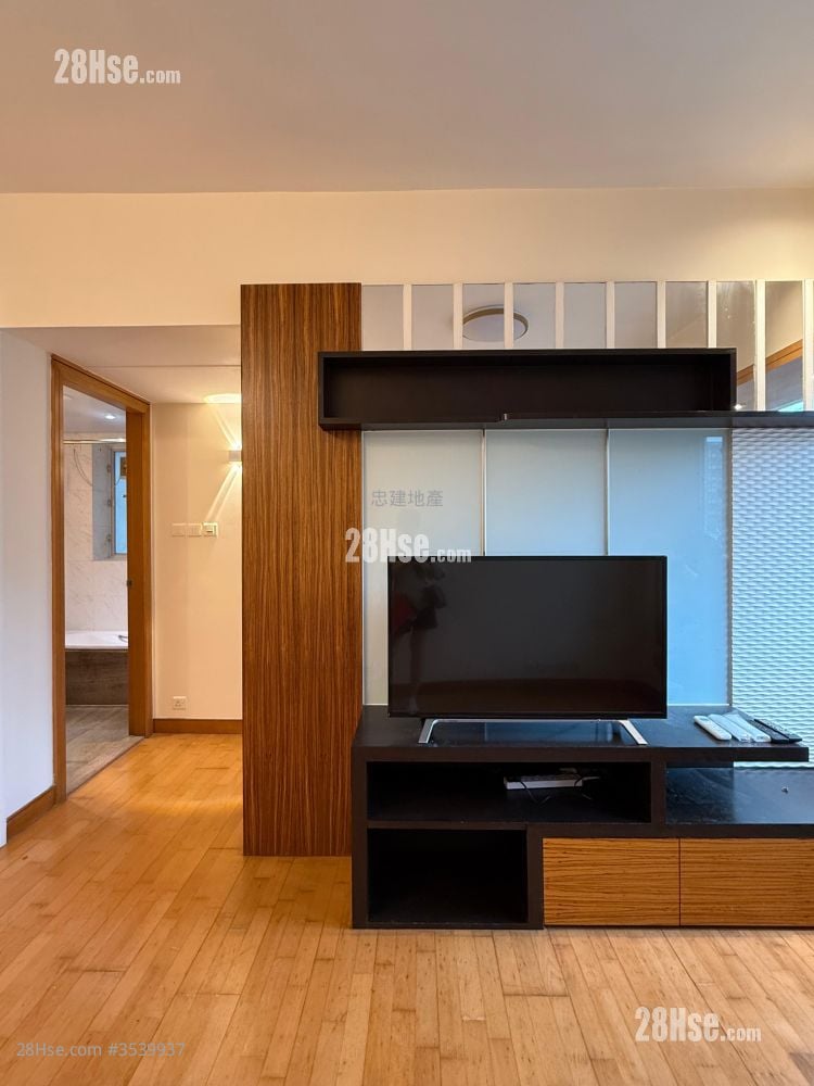 Les Saisons Rental 2 Bedrooms , 1 Bathroom 563 ft² ( 52.3 m² )