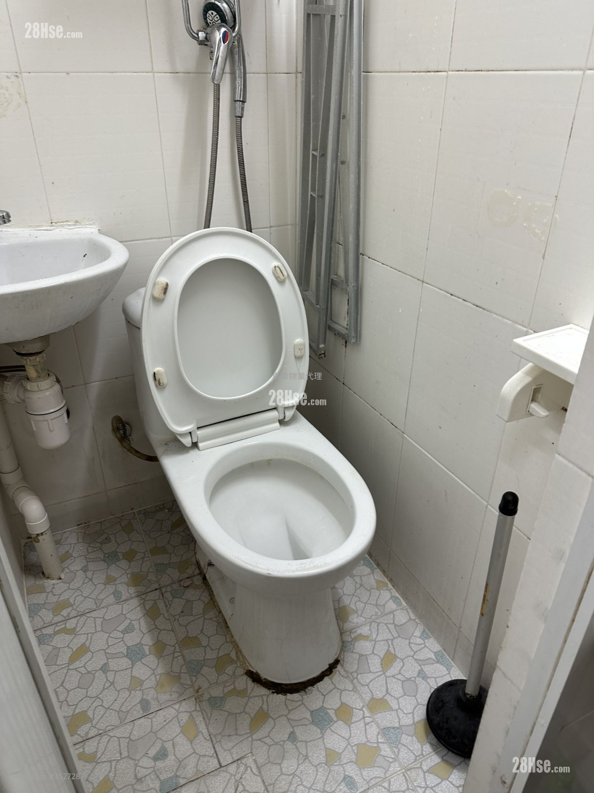 Ho King Building Rental Studio , 1 Bathroom 120 ft² ( 11.1 m² )