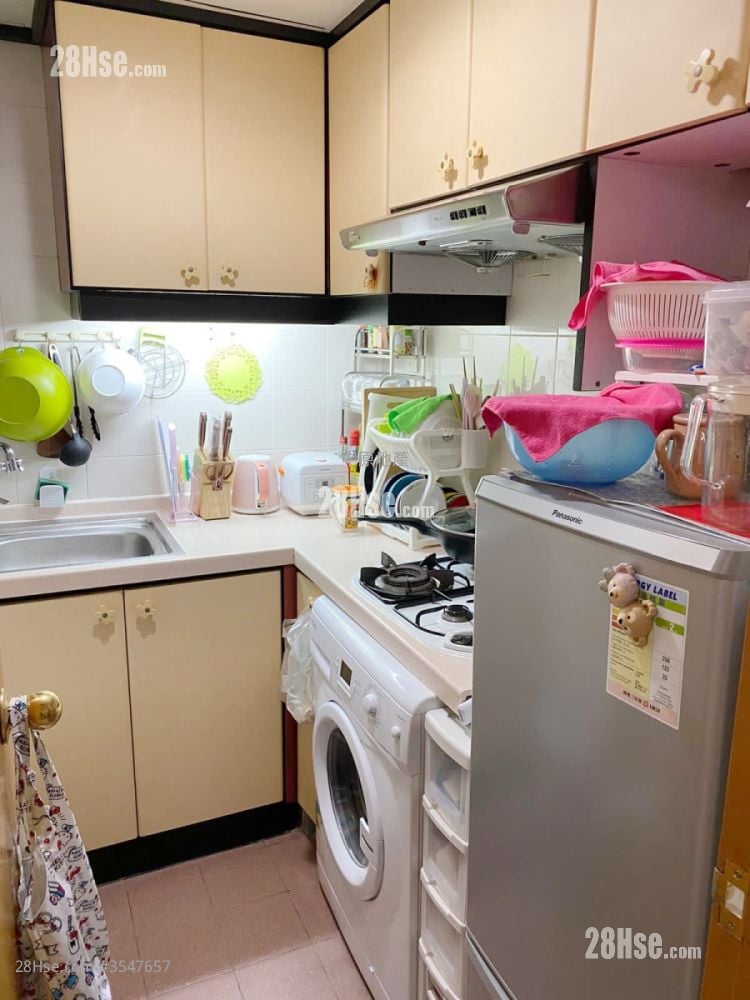 Flora Plaza Sell 2 Bedrooms , 1 Bathroom 370 ft² ( 34.4 m² )