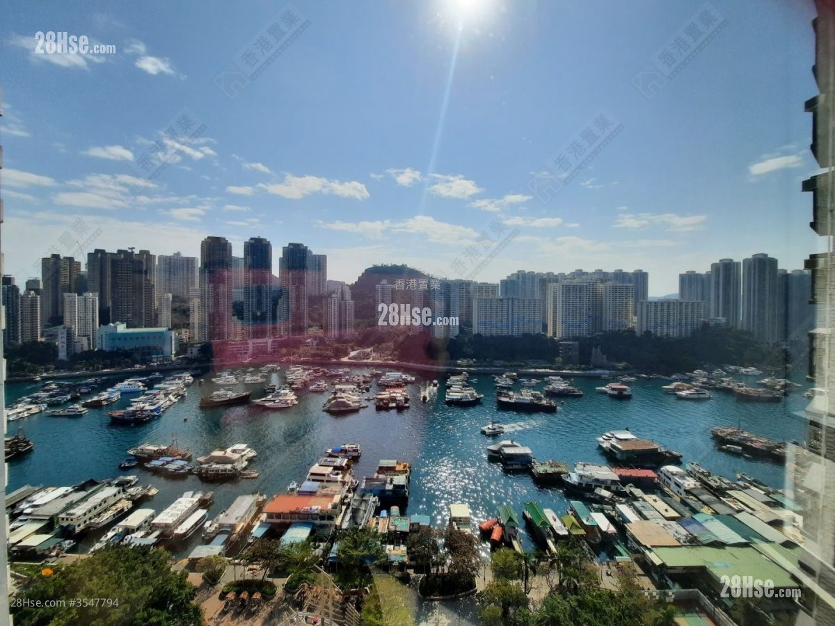 Aberdeen Centre Rental 3 Bedrooms , 2 Bathrooms 664 ft² ( 61.7 m² )