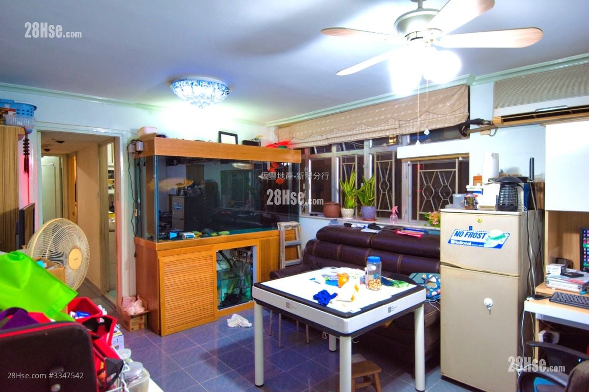 Lok Hin Terrace Sell 2 Bedrooms , 1 Bathroom 481 ft² ( 44.7 m² )