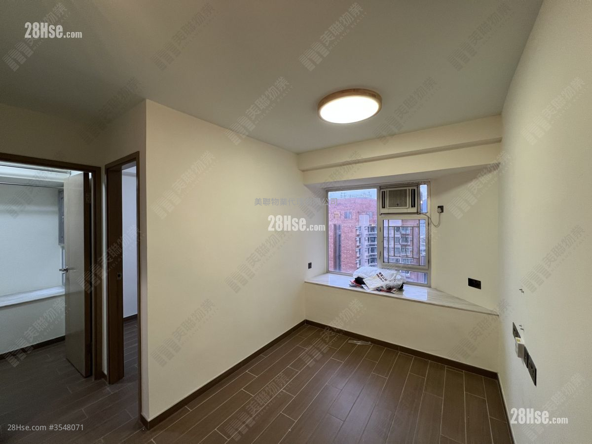 Hilton Plaza Sell 2 Bedrooms 283 ft² ( 26.3 m² )