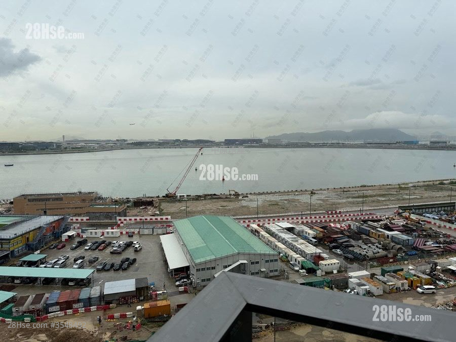 Century Link Sell 2 Bedrooms , 1 Bathroom 453 ft² ( 42.1 m² )