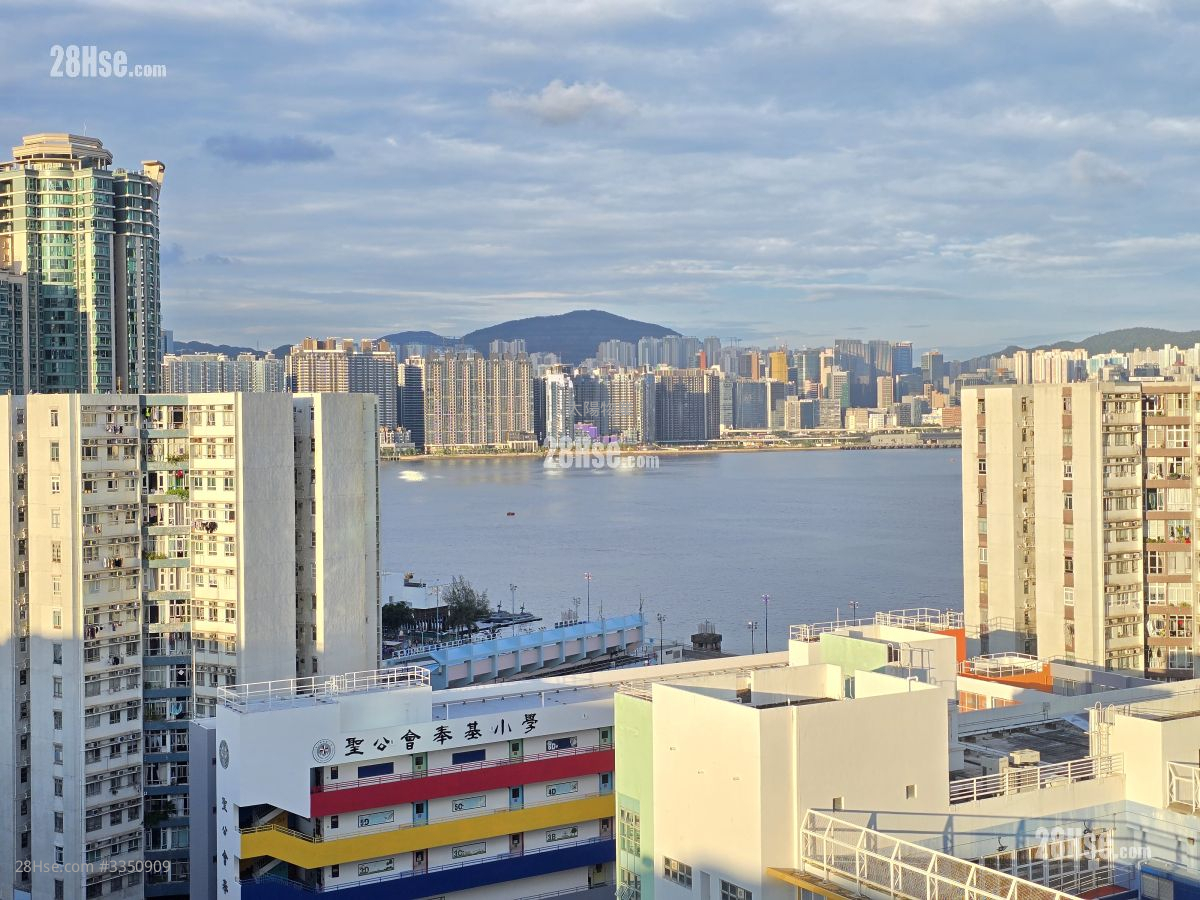 Whampoa Garden Sell 3 Bedrooms , 2 Bathrooms 680 ft² ( 63.2 m² )