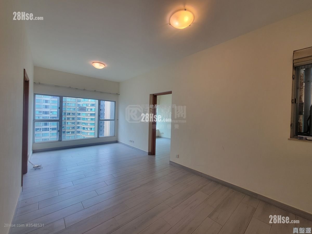 The Waterfront Rental 2 Bedrooms , 1 Bathroom 649 ft² ( 60.3 m² )