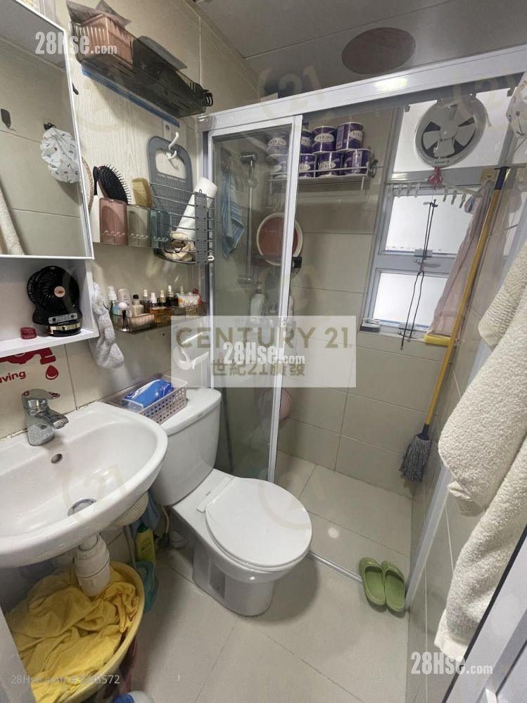 Hing Wah Building Sell 2 Bedrooms , 1 Bathroom 356 ft² ( 33.1 m² )