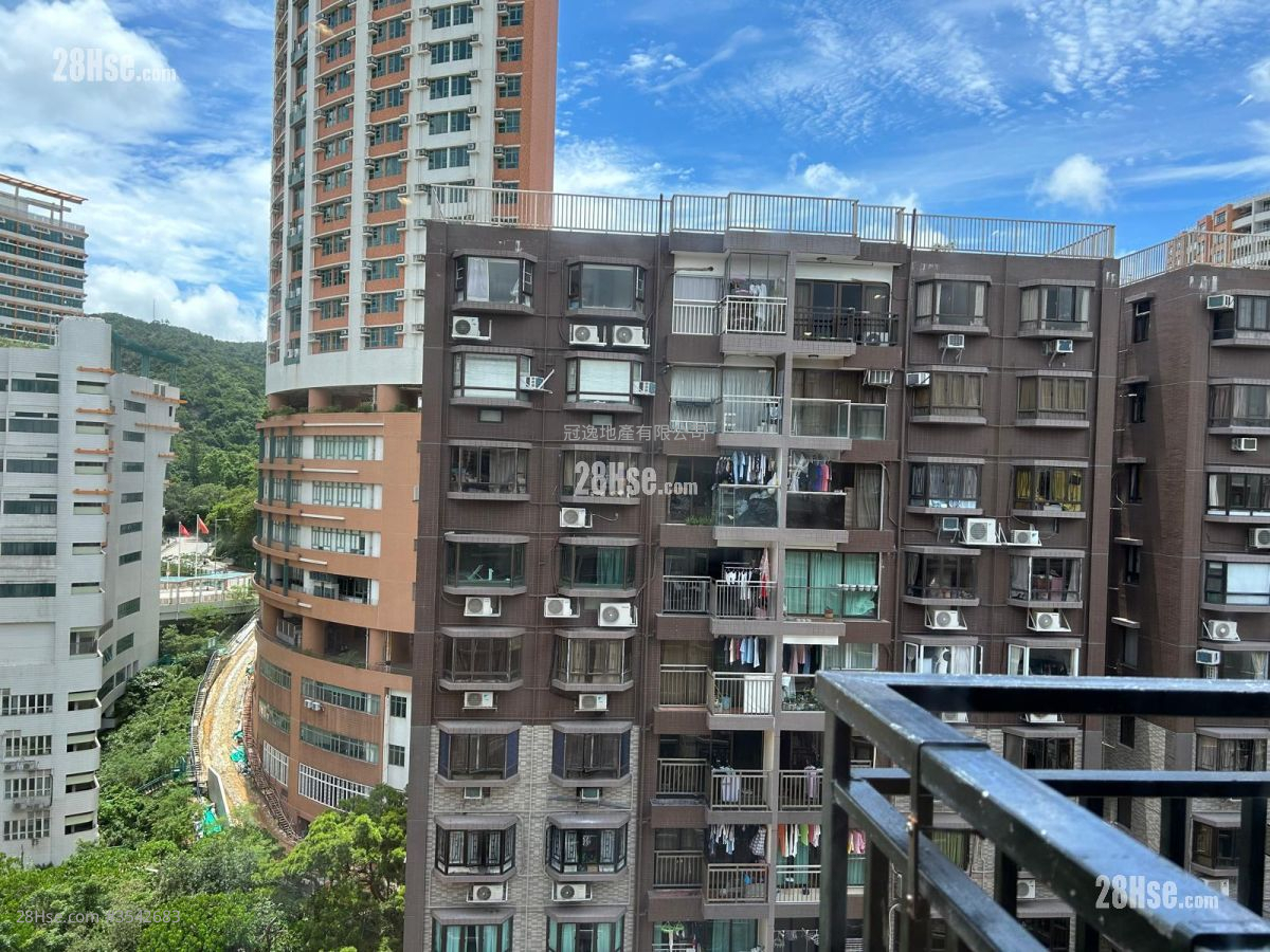 Beverley Heights Rental 2 Bedrooms , 2 Bathrooms 724 ft² ( 67.3 m² )