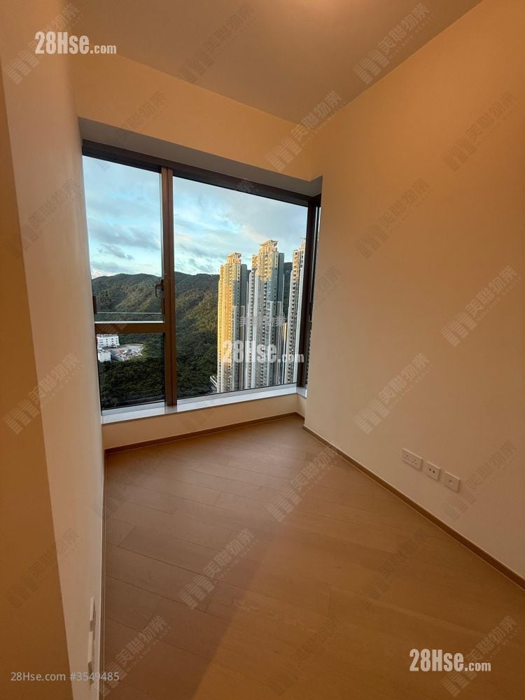 Villa Garda I Sell 2 Bedrooms , 1 Bathroom 448 ft² ( 41.6 m² )