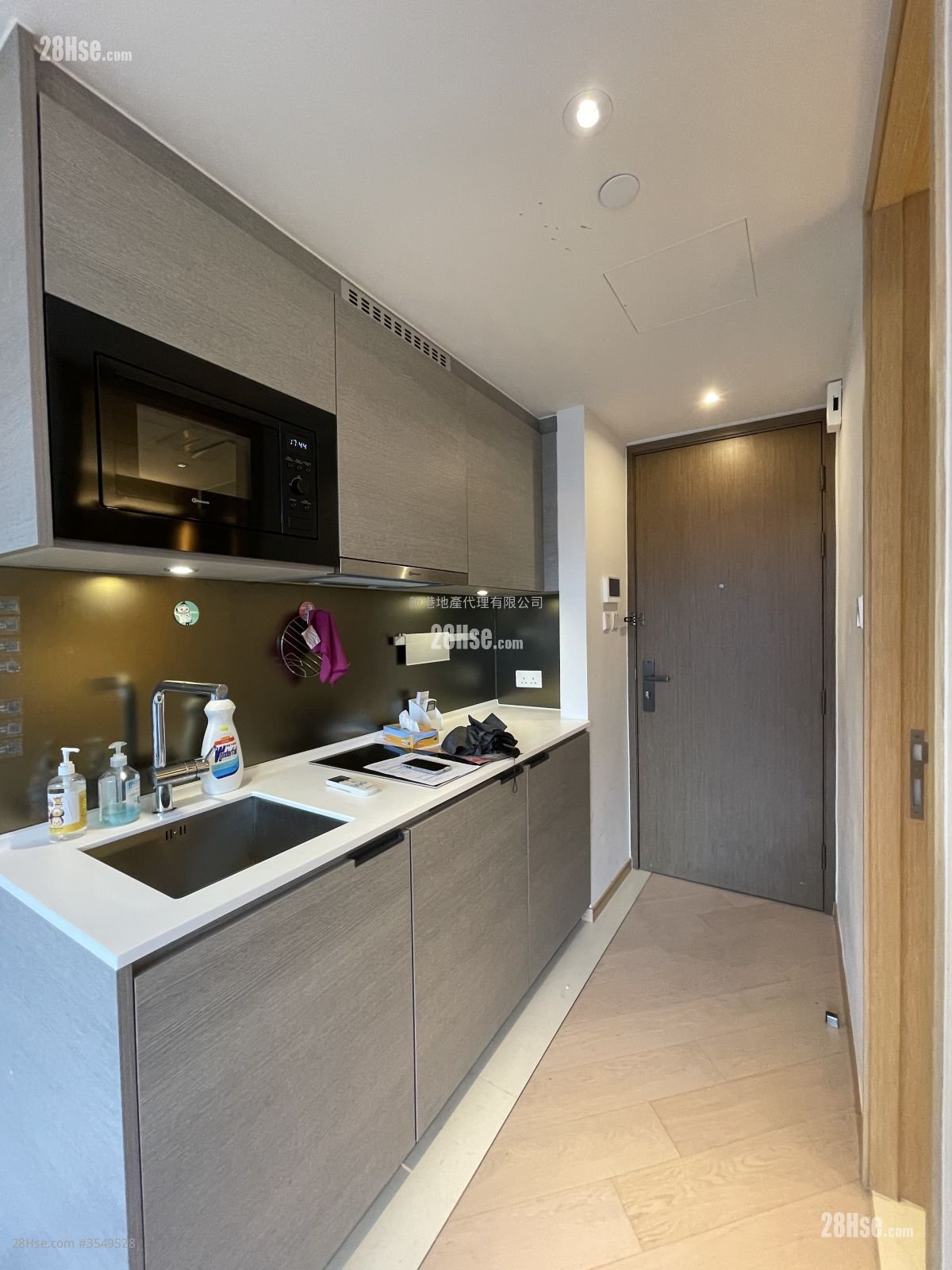 Upper East Sell Studio , 1 Bathroom 194 ft² ( 18.0 m² )