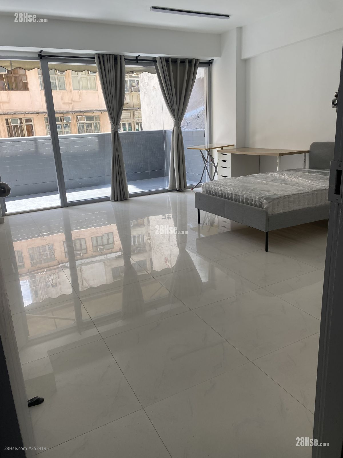 Man Fund Building Rental Studio , 1 Bathroom 327 ft² ( 30.4 m² )