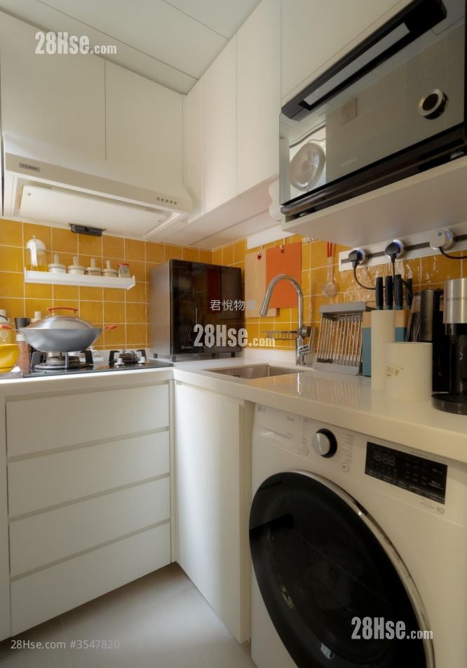 Golden Lion Garden Rental 266 ft² ( 24.7 m² )