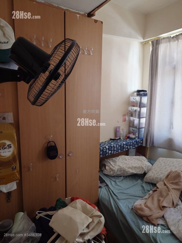 Yick Fat Building Rental 2 Bedrooms , 1 Bathroom 370 ft² ( 34.4 m² )