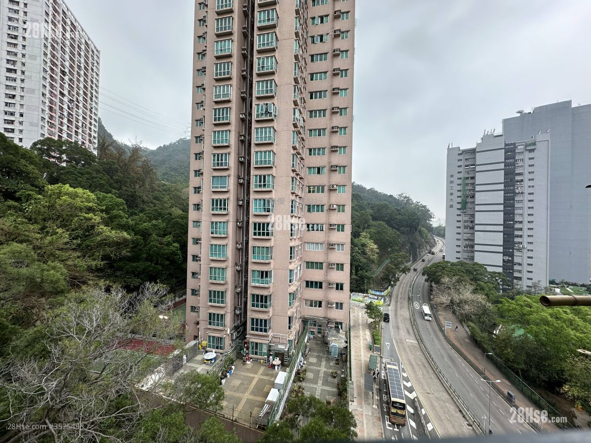 Greenknoll Court Sell 2 Bedrooms , 1 Bathroom 456 ft² ( 42.4 m² )