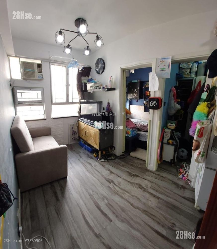 Wing Fat Building Sell 2 Bedrooms , 1 Bathroom 315 ft² ( 29.3 m² )