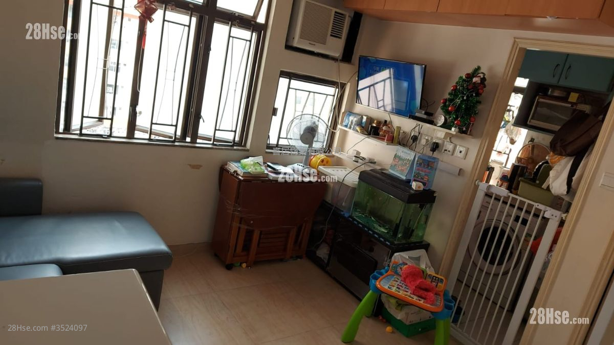 Ka Shun Building Sell 2 Bedrooms , 1 Bathroom 276 ft² ( 25.6 m² )