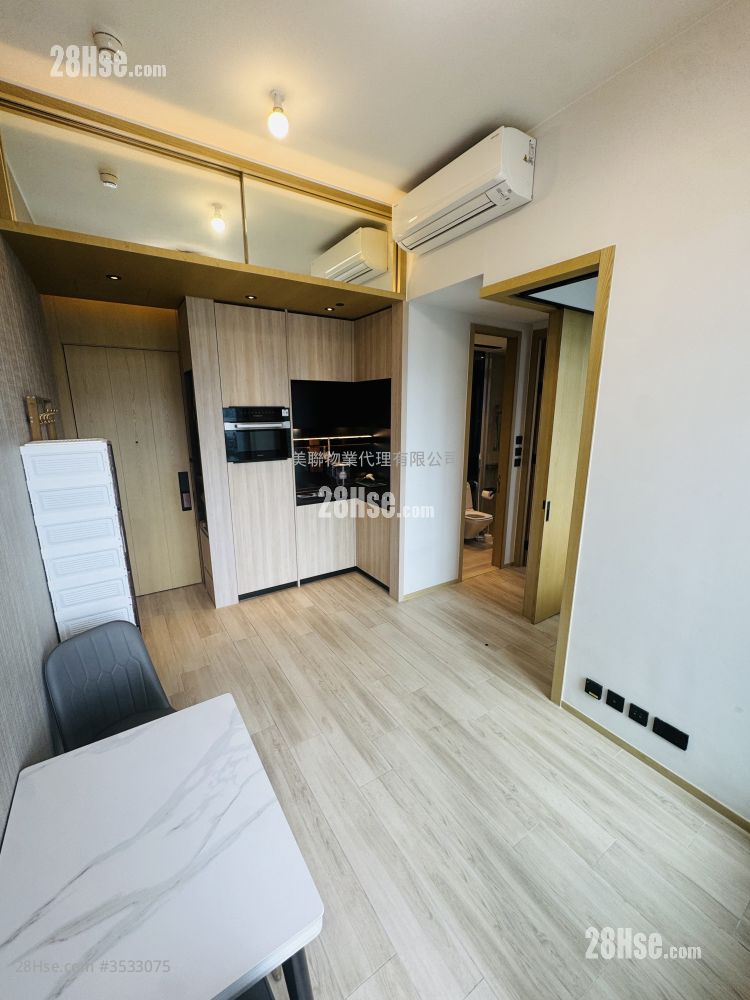 The Quinn Square Mile Rental 2 Bedrooms , 1 Bathroom 383 ft² ( 35.6 m² )