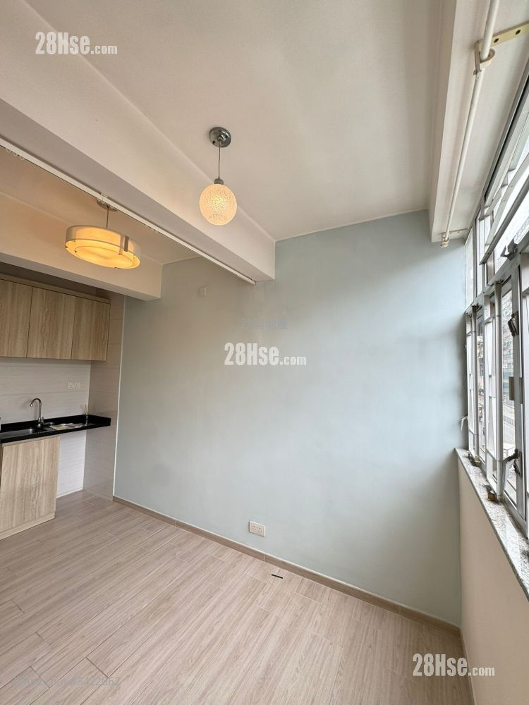 Hong Lok Mansion Sell 3 Bedrooms , 3 Bathrooms 541 ft² ( 50.3 m² )