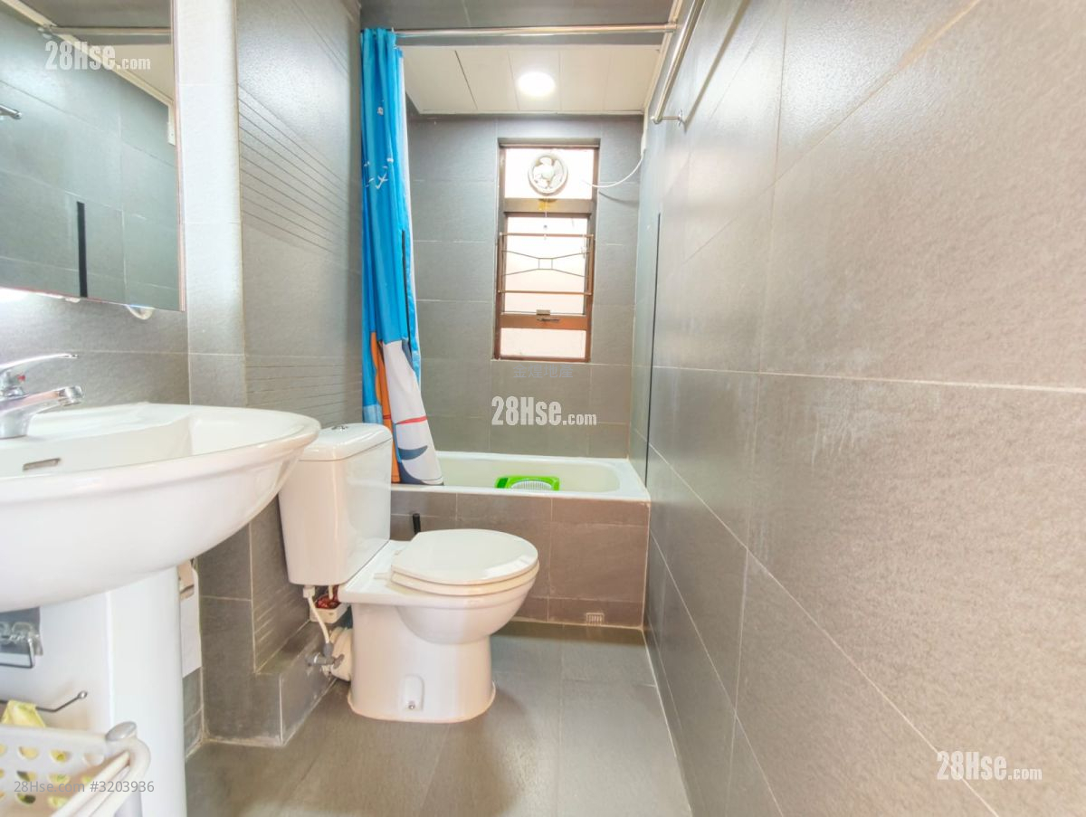 Yee Fung Building Sell 1 Bedroom , 1 Bathroom 340 ft² ( 31.6 m² )