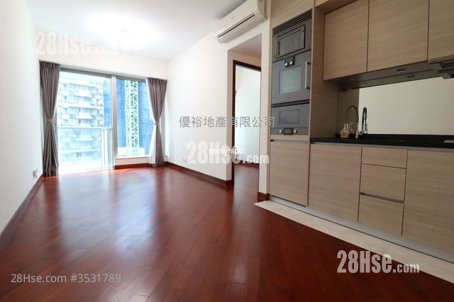 The Avenue Rental 2 Bedrooms , 1 Bathroom 551 ft² ( 51.2 m² )
