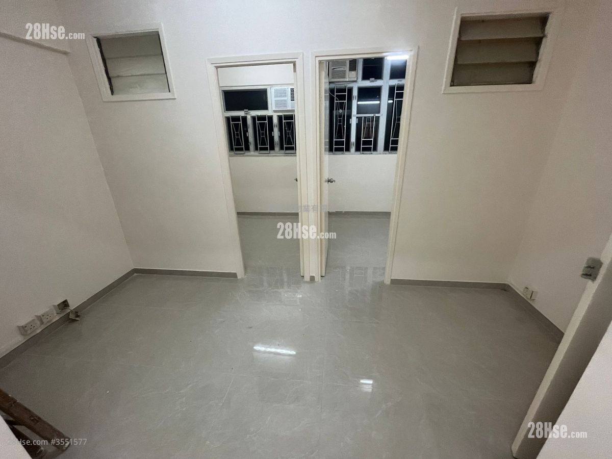Yick Cheong Building Rental 2 Bedrooms , 1 Bathroom 270 ft² ( 25.1 m² )