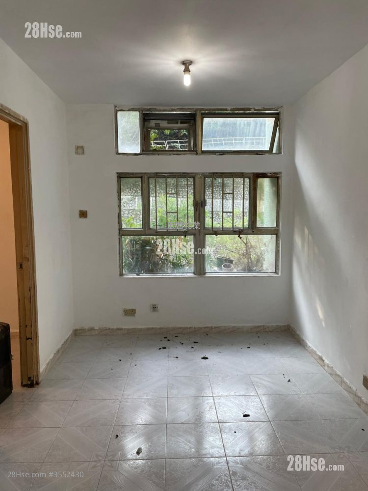 Hiu Tsui Court Sell 2 Bedrooms , 1 Bathroom 401 ft² ( 37.3 m² )