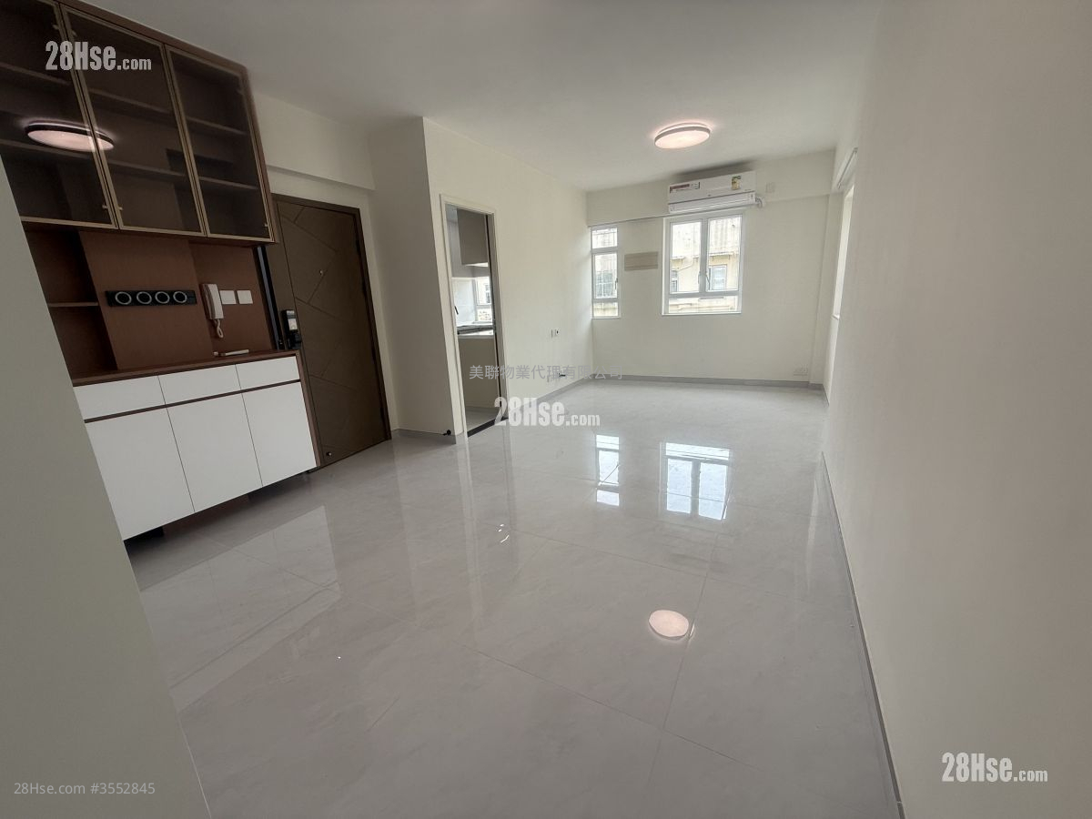 South Court Rental 4 Bedrooms , 3 Bathrooms 932 ft² ( 86.6 m² )