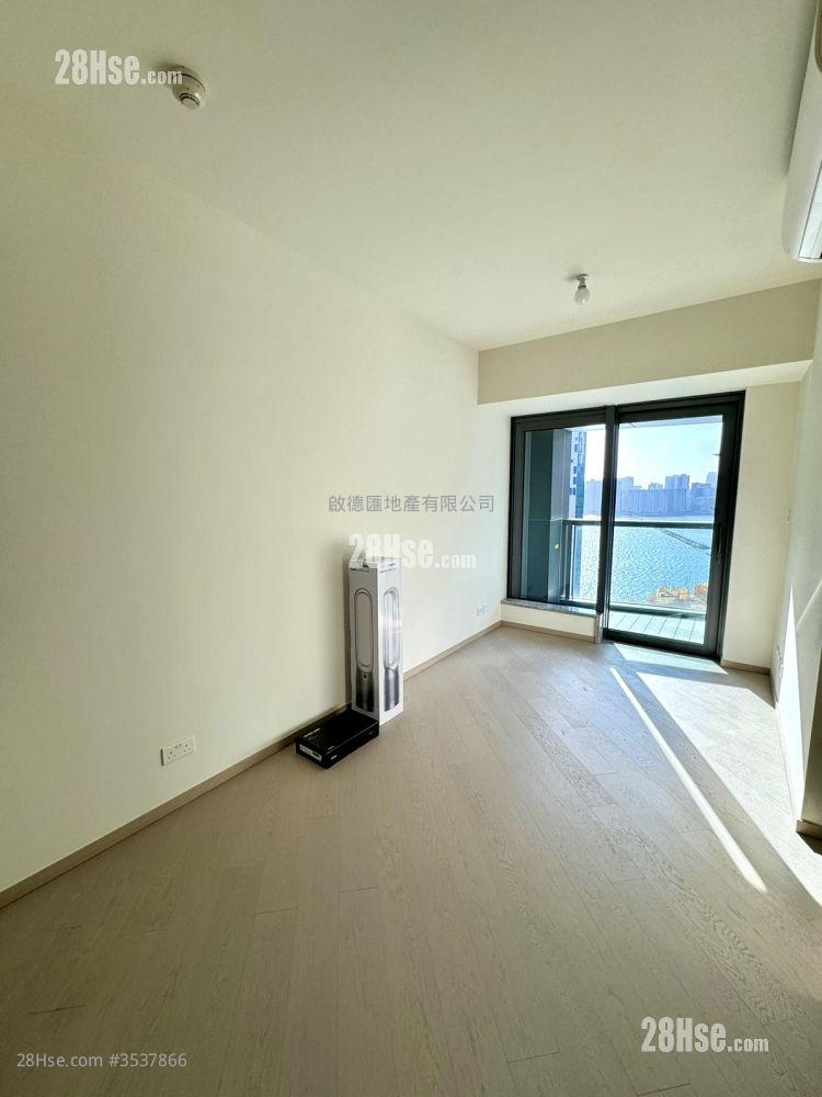 One Victoria Rental 2 Bedrooms , 1 Bathroom 444 ft² ( 41.2 m² )